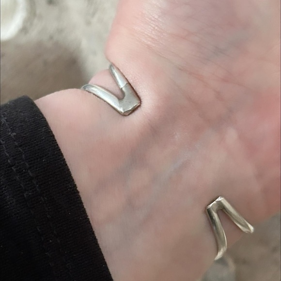 Vintage Navajo onyx sterling silver cuff - Picture 10 of 10